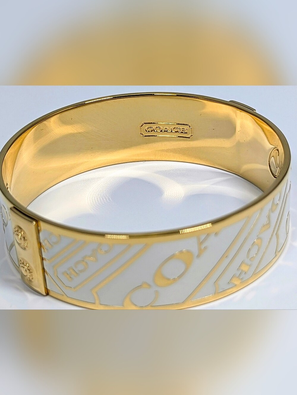 Rare Coach Ticket Motif Wide Bangle White Enamel Gold Tone 60g Continuous Band - Picture 6 of 9